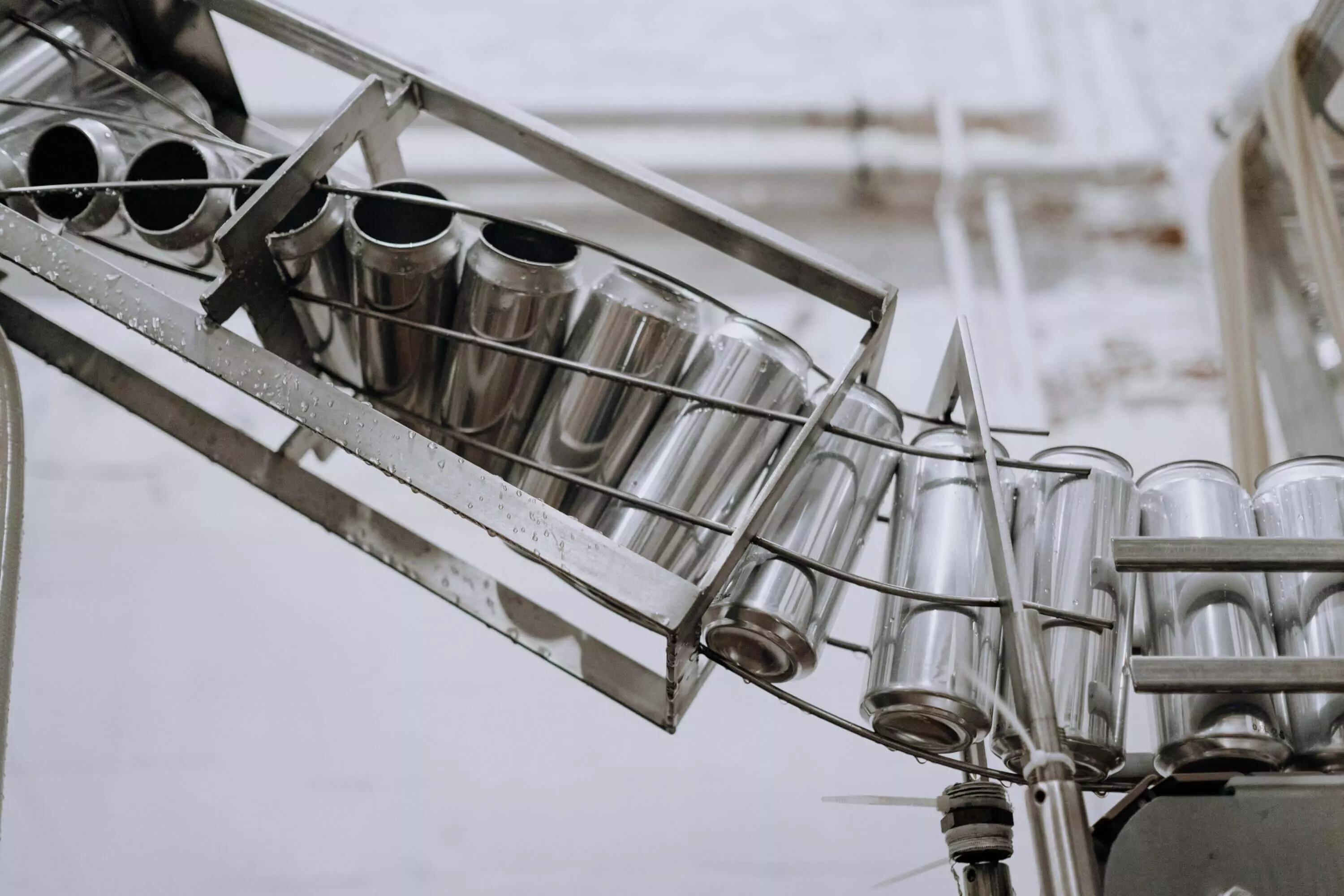b2b seo: aluminum cans